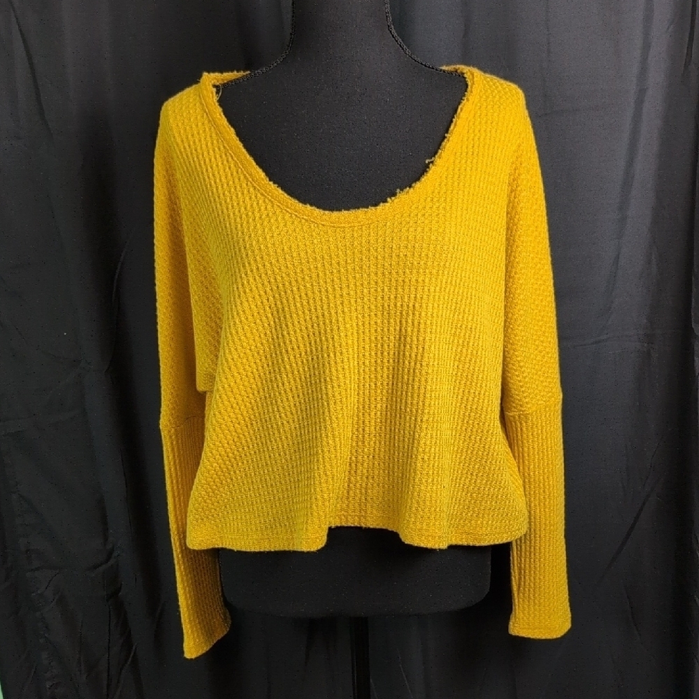 Sunny Yellow Crew Neck Sweater with Relaxed Fit and Long Sleeves